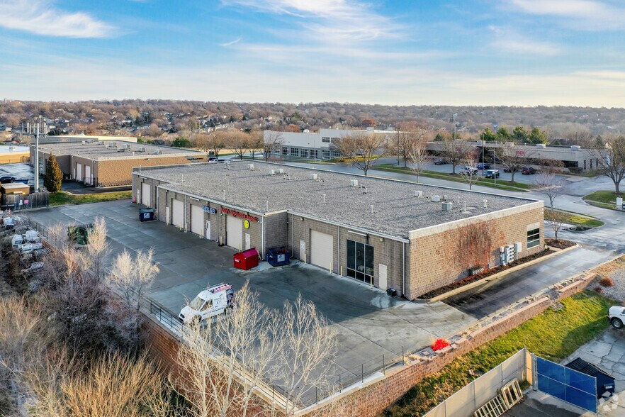 More Photos Of 6520-6542 S 118th St, Omaha Light Distribution For Lease