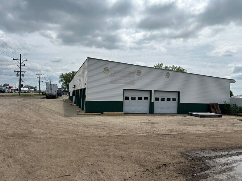 More Photos Of 3531 Memorial Hwy, Mandan Industrial For Sale
