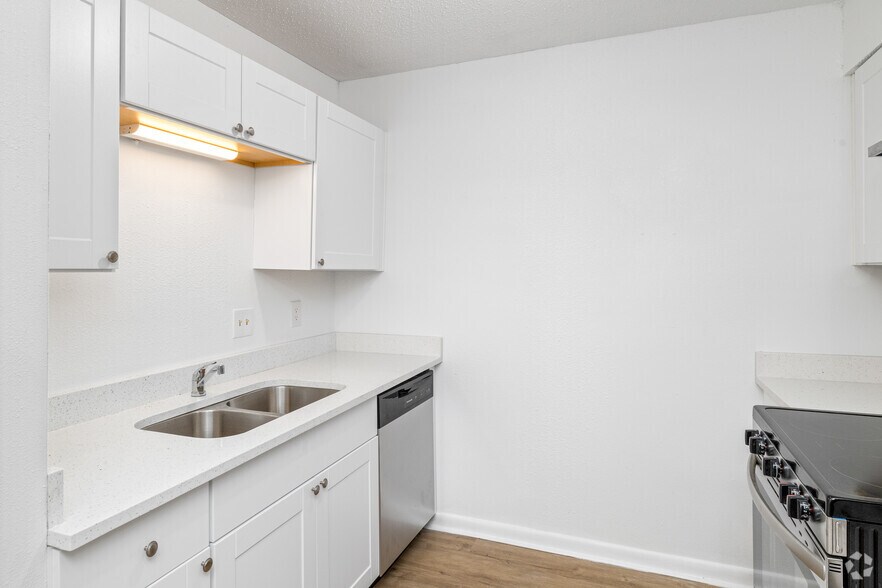 More Photos Of 4600 Twin Oaks Dr, Pensacola Apartments For Sale