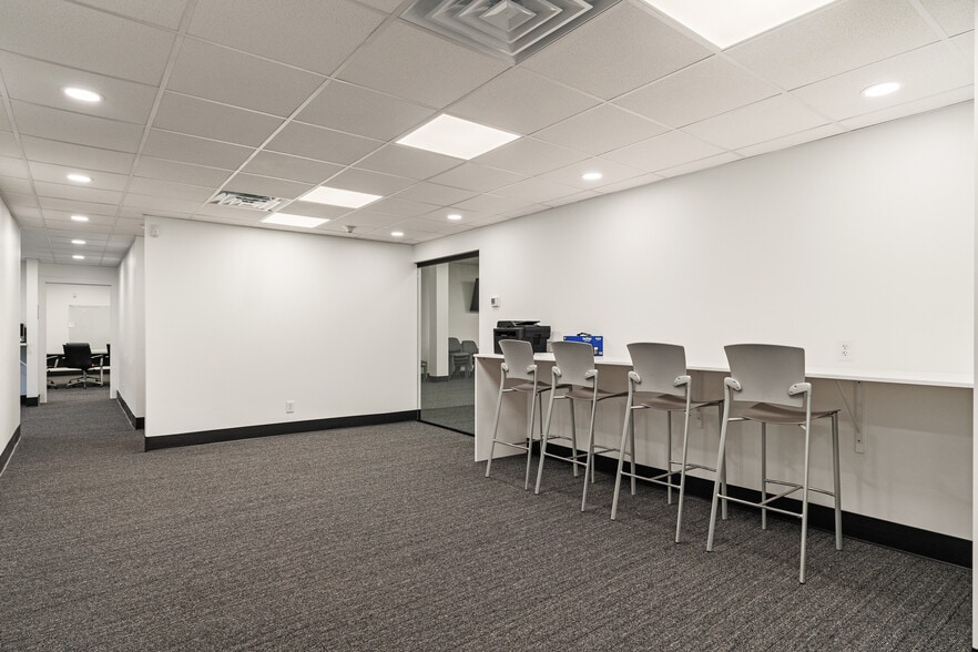 More Photos Of 4440 Walker Blvd, Knoxville Flex For Sale