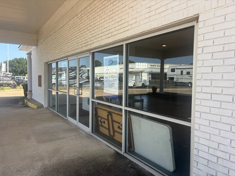 More Photos Of 9361 Mansfield Rd, Shreveport Office For Lease