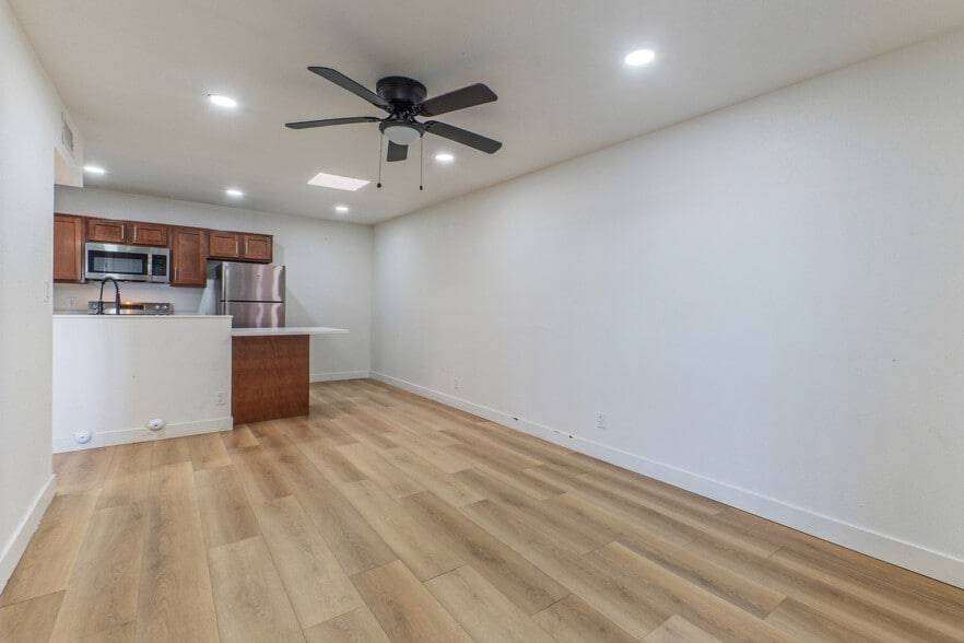 More Photos Of 2719 W Maryland Ave, Phoenix Apartments For Sale