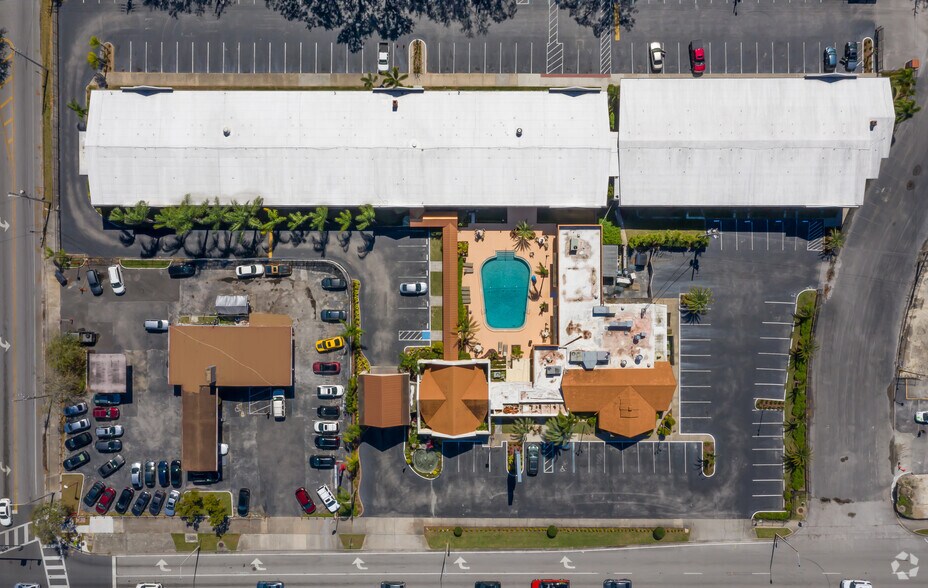 More Photos Of 2014 W Colonial Dr, Orlando Hotel For Sale