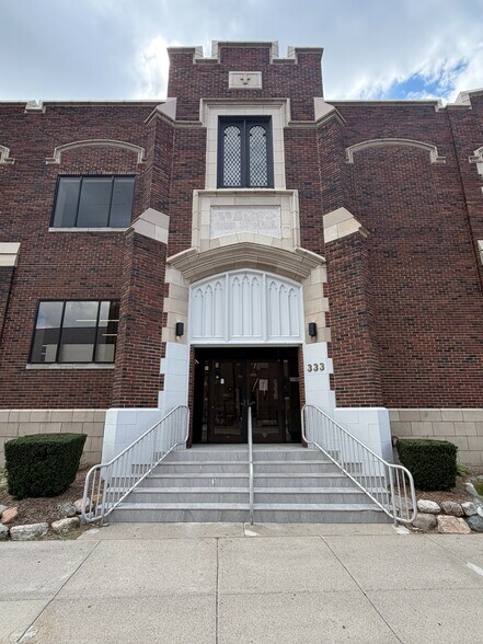 More Photos Of 333 W 7th St, Royal Oak Office For Lease