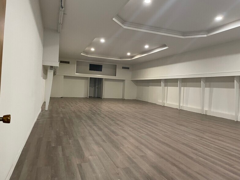 More Photos Of 104-108 S Main St, Victoria Office For Lease