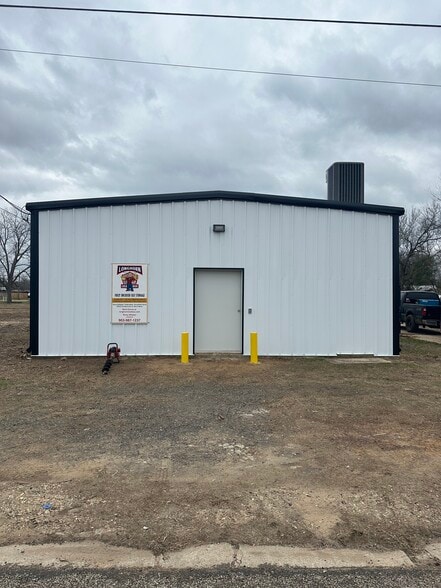 Primary Photo Of 303 S Main St, Gladewater Self Storage For Sale