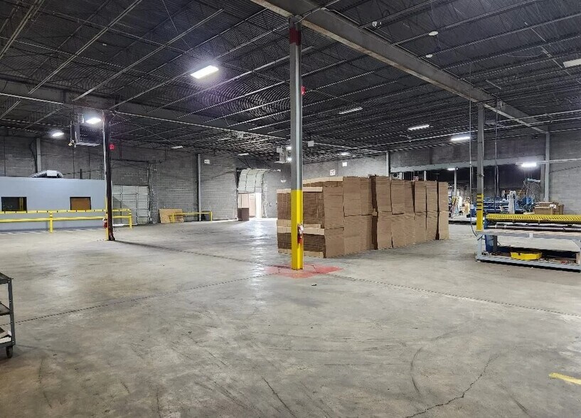 More Photos Of 10901 Carpet St, Charlotte Warehouse For Lease