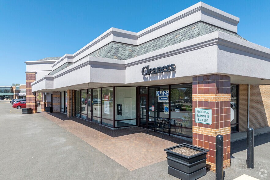 More Photos Of 1127-1163 Church St, Northbrook Unknown For Lease