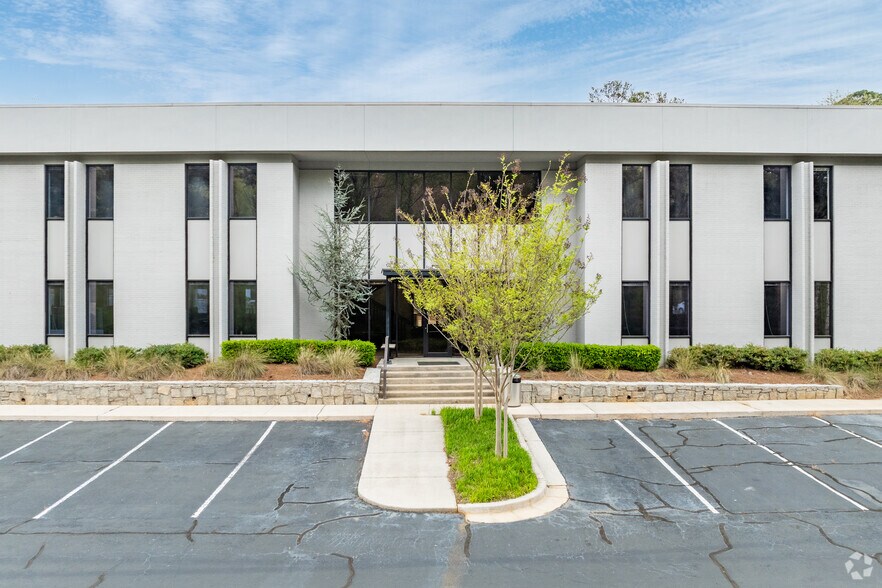 More Photos Of 2980 Brandywine Rd, Atlanta Office For Sale
