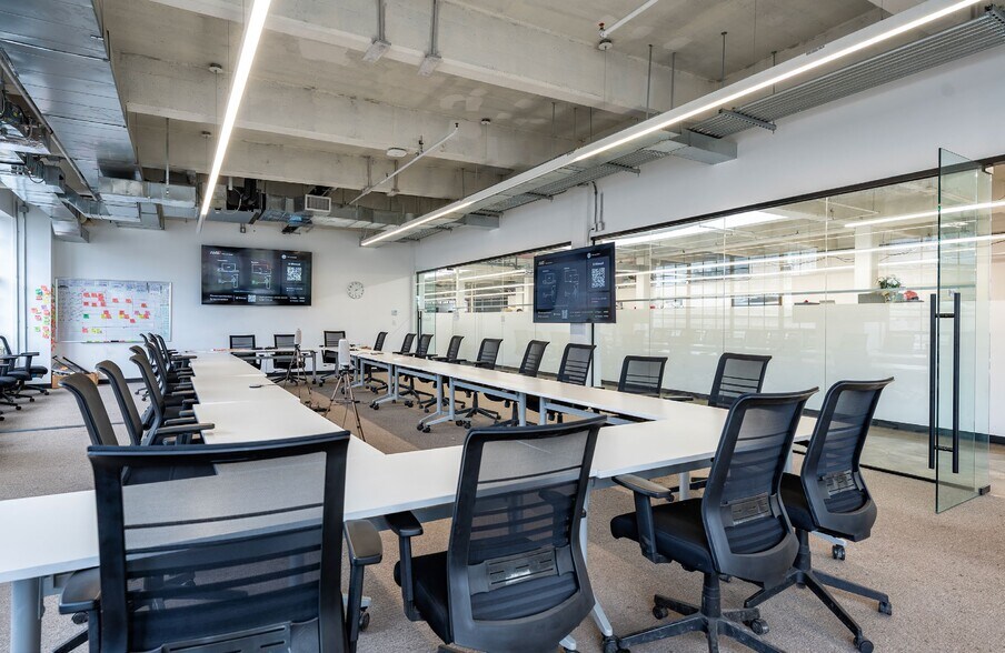More Photos Of 21-01 51st Ave, Long Island City Office For Sale
