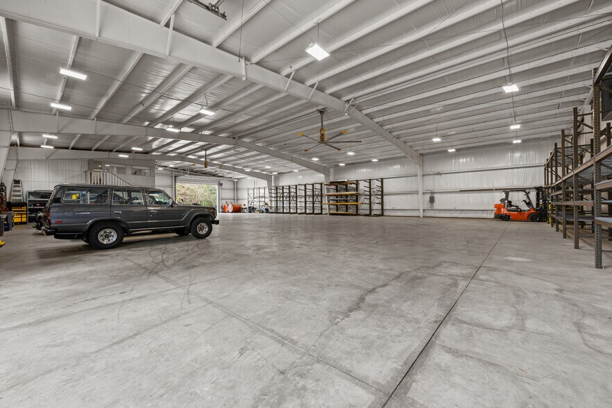 More Photos Of 905 NW 2nd St, Gainesville Industrial For Lease