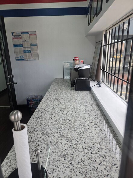 More Photos Of 14206 S Post Oak Rd, Houston General Retail For Sale