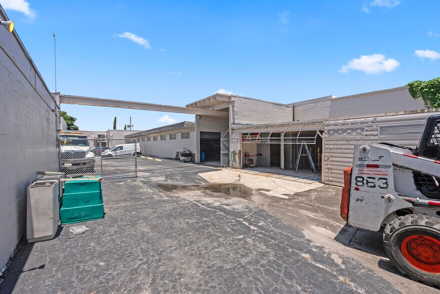 More Photos Of 950 SW 12th Ave, Pompano Beach Manufacturing For Sale