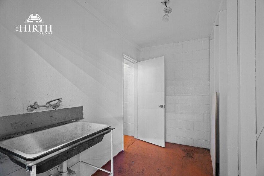 More Photos Of 8625 Avalon Blvd, Los Angeles Distribution For Sale