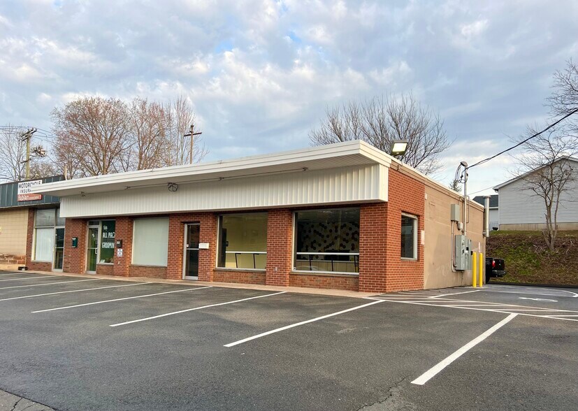 More Photos Of 688 Washington St, Middletown Freestanding For Lease