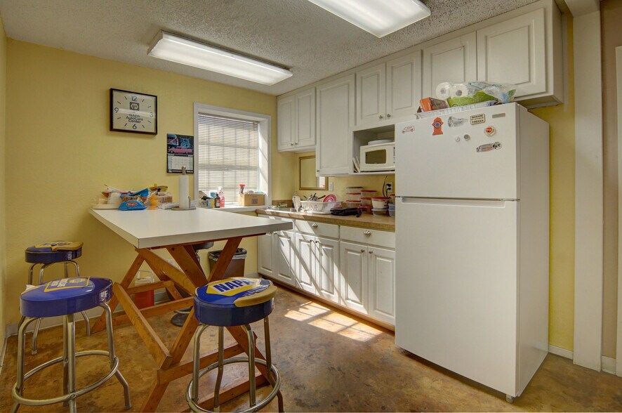 More Photos Of 3806 Highway 180 E, Mineral Wells Auto Repair For Sale