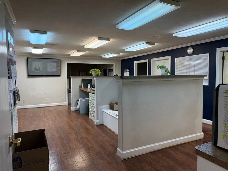 More Photos Of 628 Cedar Rd, Chesapeake Office For Lease