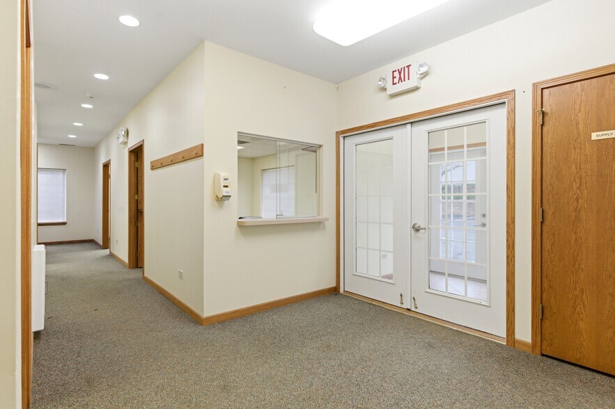 More Photos Of 1640 Willow Circle Dr, Crest Hill Medical For Sale