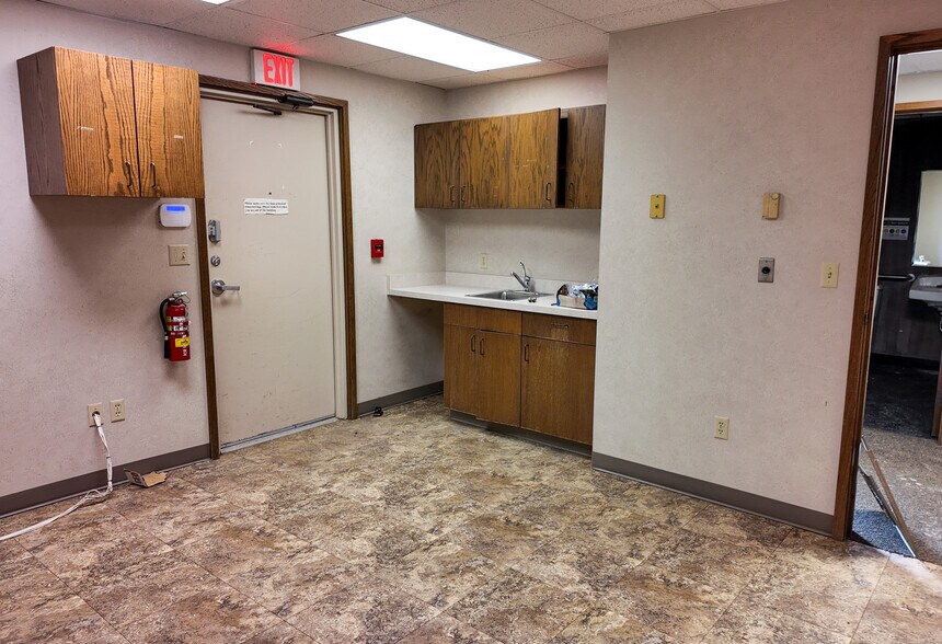 More Photos Of 1808 S Cliff Ave, Sioux Falls Office For Sale