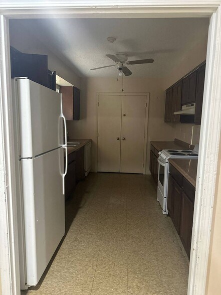 More Photos Of 1844 Benton Blvd, Kansas City Specialty For Lease