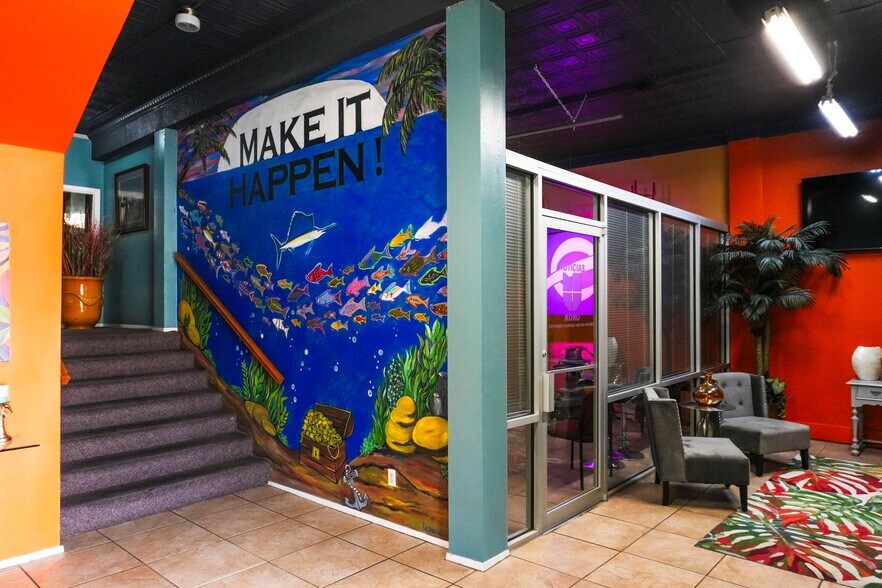 More Photos Of 102 N Mesquite St, Corpus Christi Office For Sale