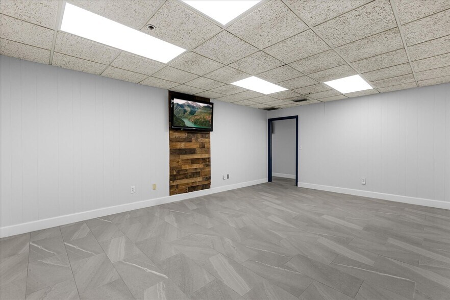 More Photos Of 3454 Aloma Ave, Winter Park Warehouse For Lease