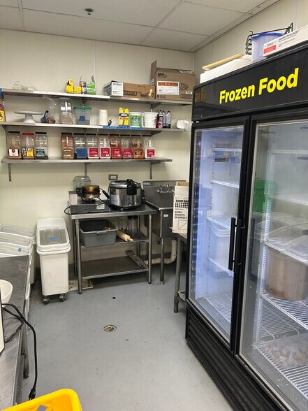 More Photos Of 121-127 W Front St, Wheaton Storefront Retail Office For Lease