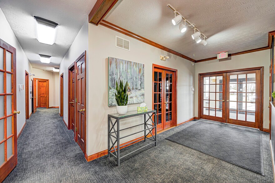 More Photos Of 4582 Northwest Plaza West Dr, Zionsville Office For Lease