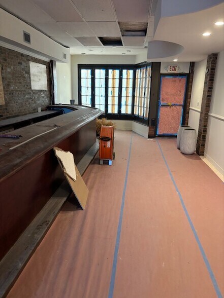 More Photos Of 111 Main St, Port Washington General Retail For Lease