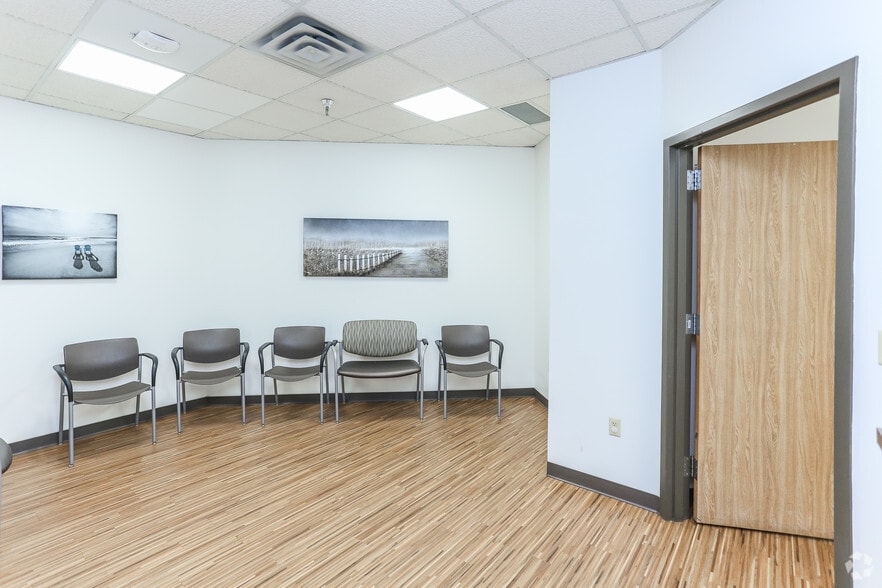 More Photos Of 11111 Research Blvd, Austin Medical For Lease
