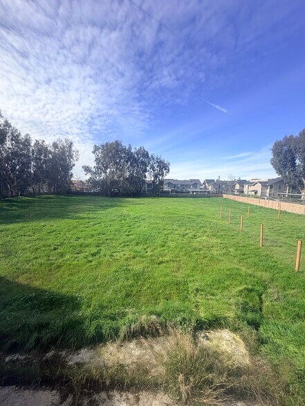 More Photos Of 1001-1043 Stine Rd, Bakersfield Medical For Sale