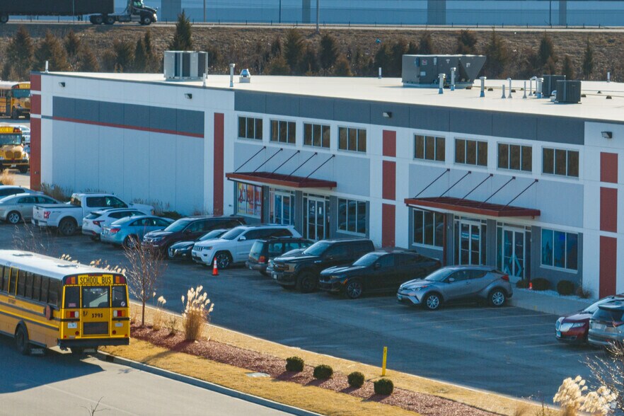 More Photos Of 21701 Central Ave, Matteson Parking Lot For Lease