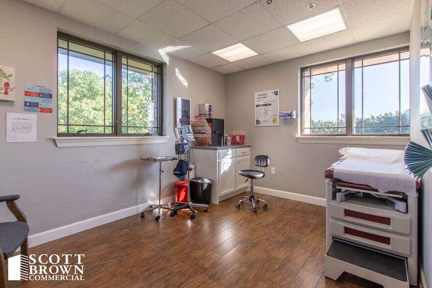More Photos Of 3200 Colorado Blvd, Denton Healthcare For Lease