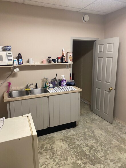 More Photos Of 4918 Napier St, Port Alberni Flex For Sale