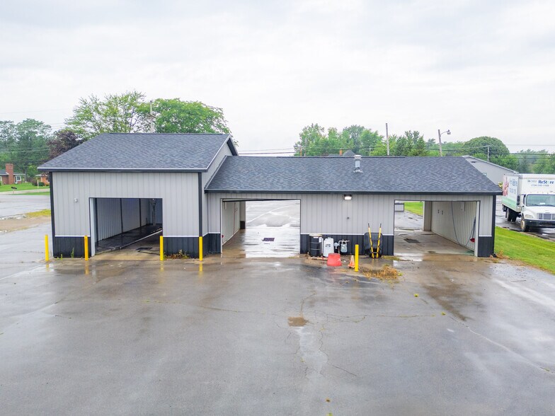 More Photos Of 3181 Lewis Ave, Ida Carwash For Sale