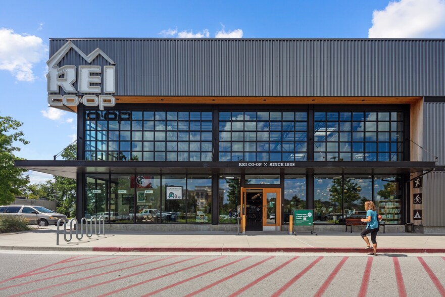 More Photos Of 7201 Shallowford Rd, Chattanooga Unknown For Lease