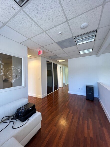 More Photos Of 20101-20161 NE 16th Pl, Miami Loft Creative Space For Sale