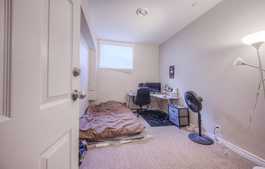 More Photos Of 172 Regina St N, Waterloo Apartments For Sale