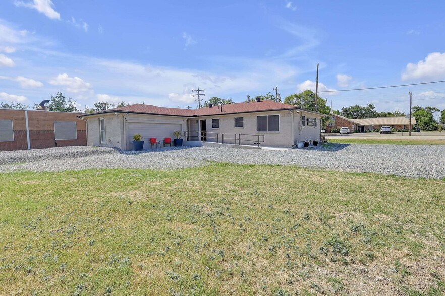 More Photos Of 612 N Third Street, Princeton Office For Sale