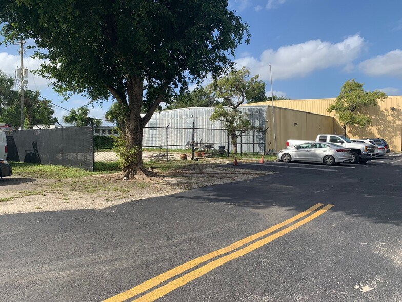 Primary Photo Of 2221 NW 18th St, Pompano Beach Warehouse For Lease
