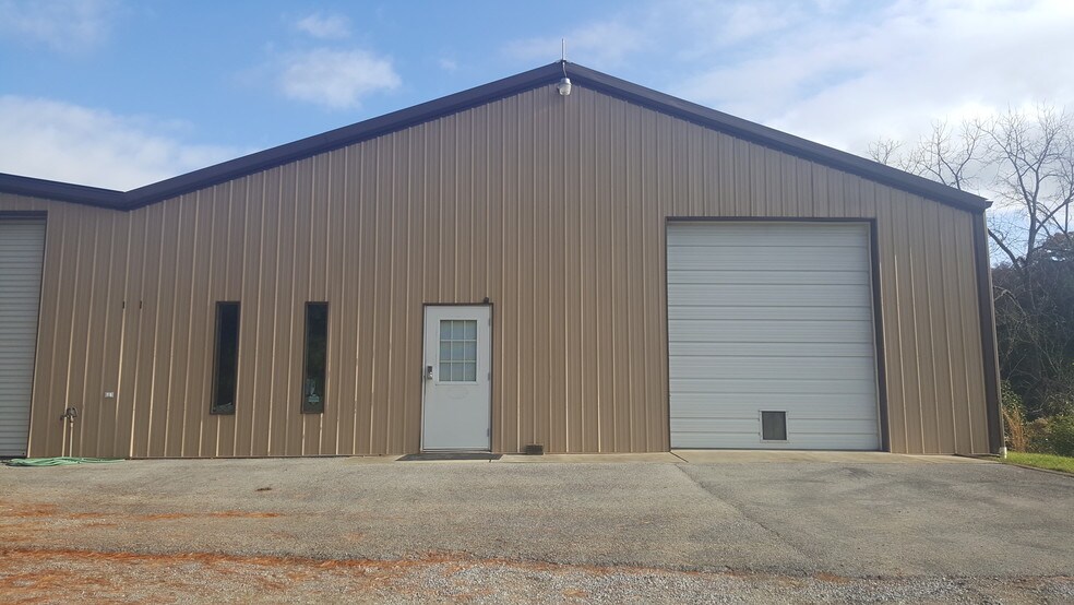 Primary Photo Of 4077 Highway 11 E, Bluff City Flex For Lease