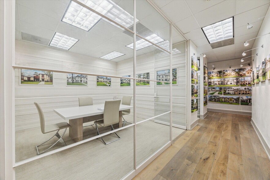 More Photos Of 9525 Katy Fwy, Houston Office For Lease