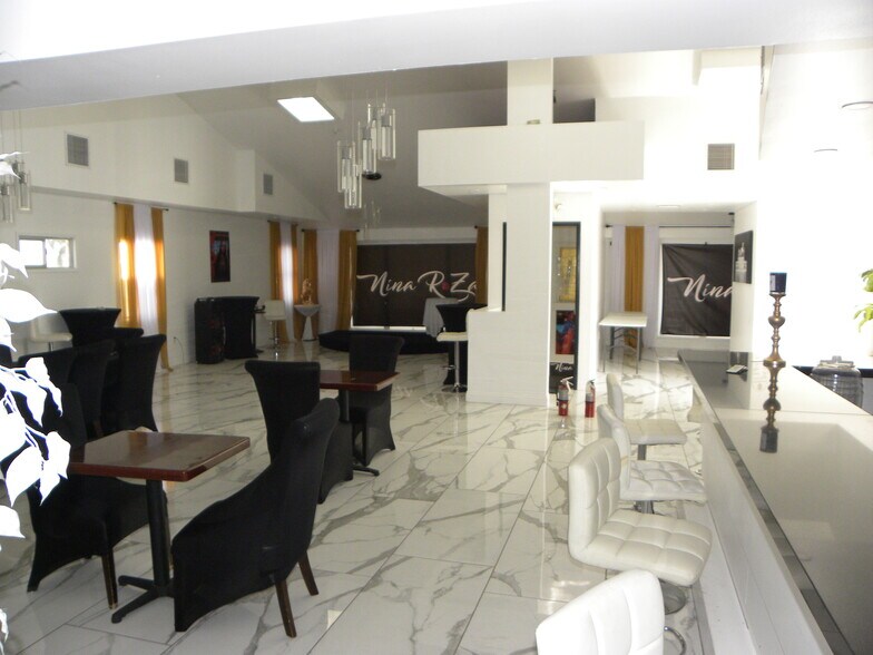 More Photos Of 4225 Crenshaw Blvd, Los Angeles Bar For Lease