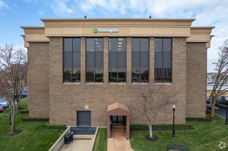More Photos Of 555 E Butterfield Rd, Lombard Office For Lease
