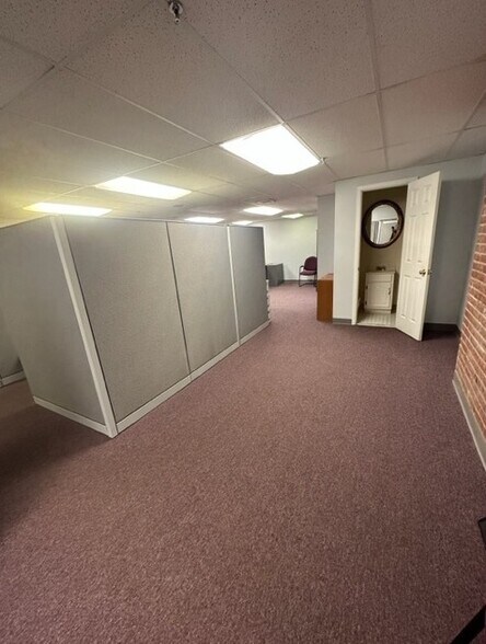 More Photos Of 5 E 12th St, Paterson Showroom For Lease