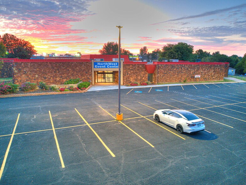 More Photos Of 6009 NW Expressway St, Oklahoma City Specialty For Sale