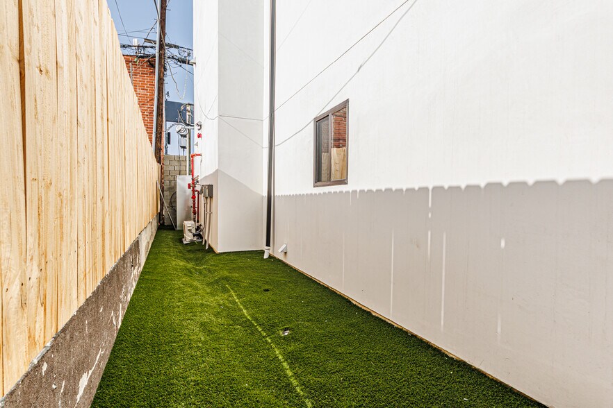 More Photos Of 13461 Beach Ave, Marina Del Rey Multifamily For Sale