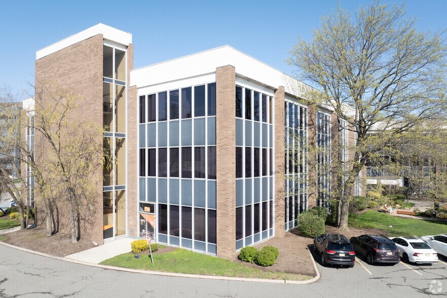 More Photos Of 1099 Wall St W, Lyndhurst Office For Lease