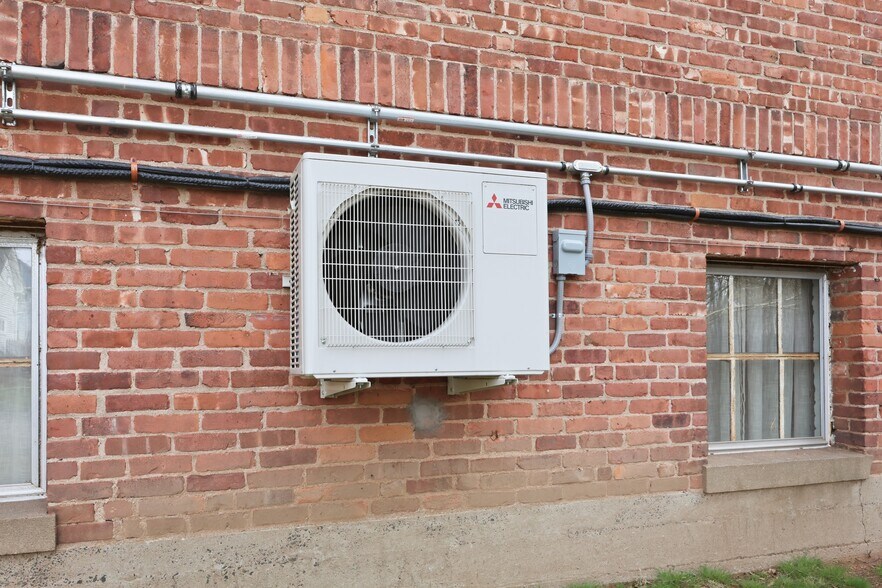 More Photos Of 43 Naubuc Ave, Glastonbury Flex For Sale