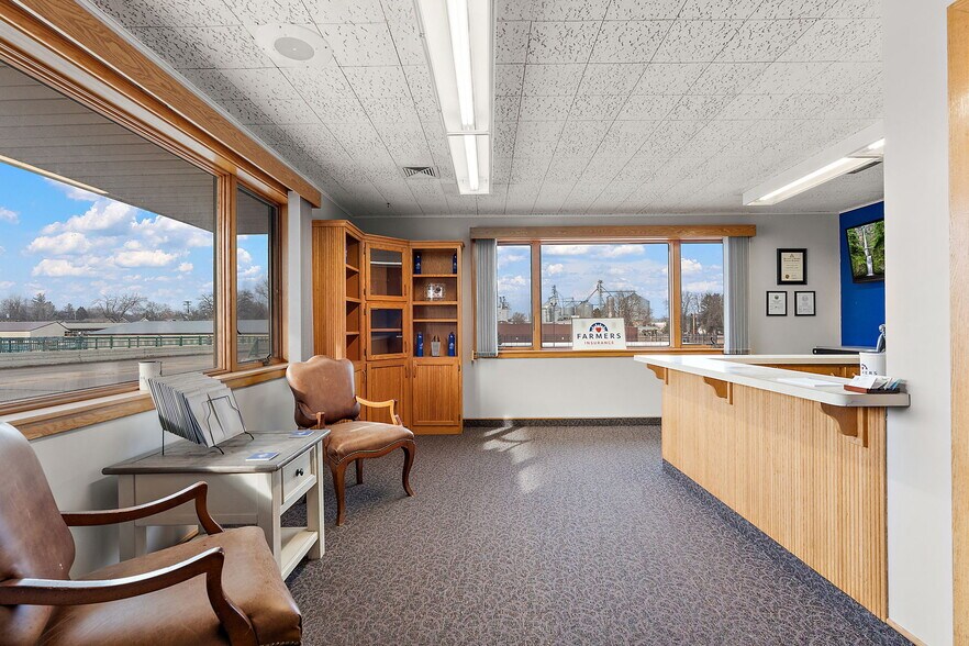 More Photos Of 101 S Main St, Pine Island General Retail For Sale